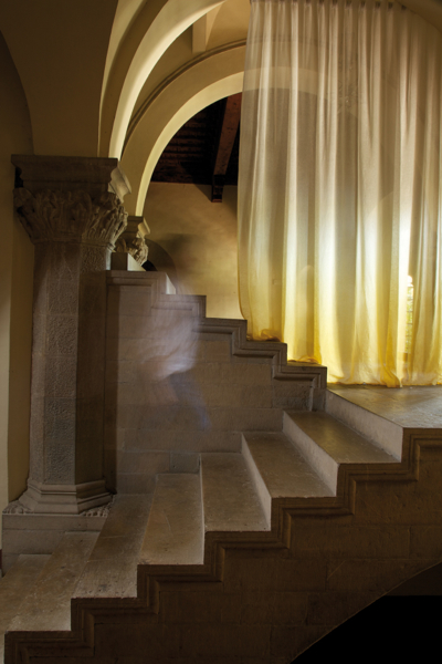 Setbau Design Concept Props Textile Styling Alexander Wuchterl les Artists by Josef Stockinger Agentur München