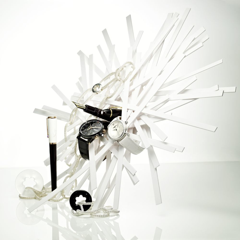 paper art julia riedel papierkunst münchen munich germany deutschland international künstleragentur artists agency lesArtists  by Josef Stockinger