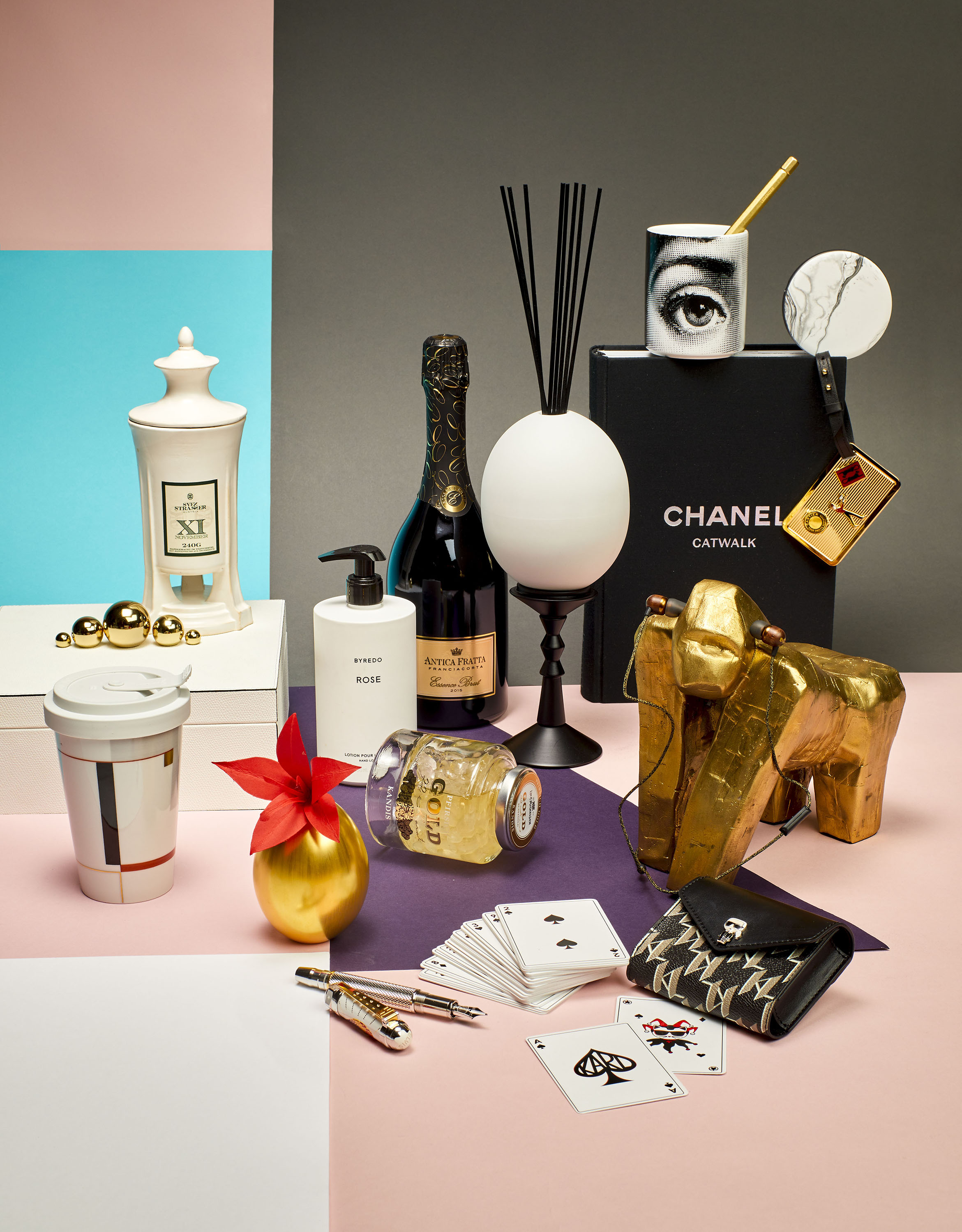 paper art julia riedel papierkunst münchen munich germany deutschland international künstleragentur artists agency lesArtists  by Josef Stockinger