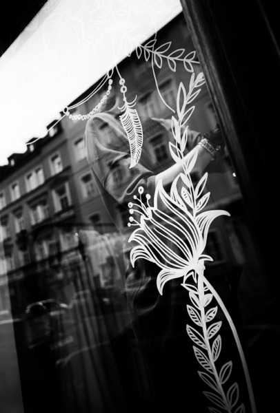 illustration window art katharina konte munich münchen germany deutschland künstleragentur artists agency lesartists by josef stockinger