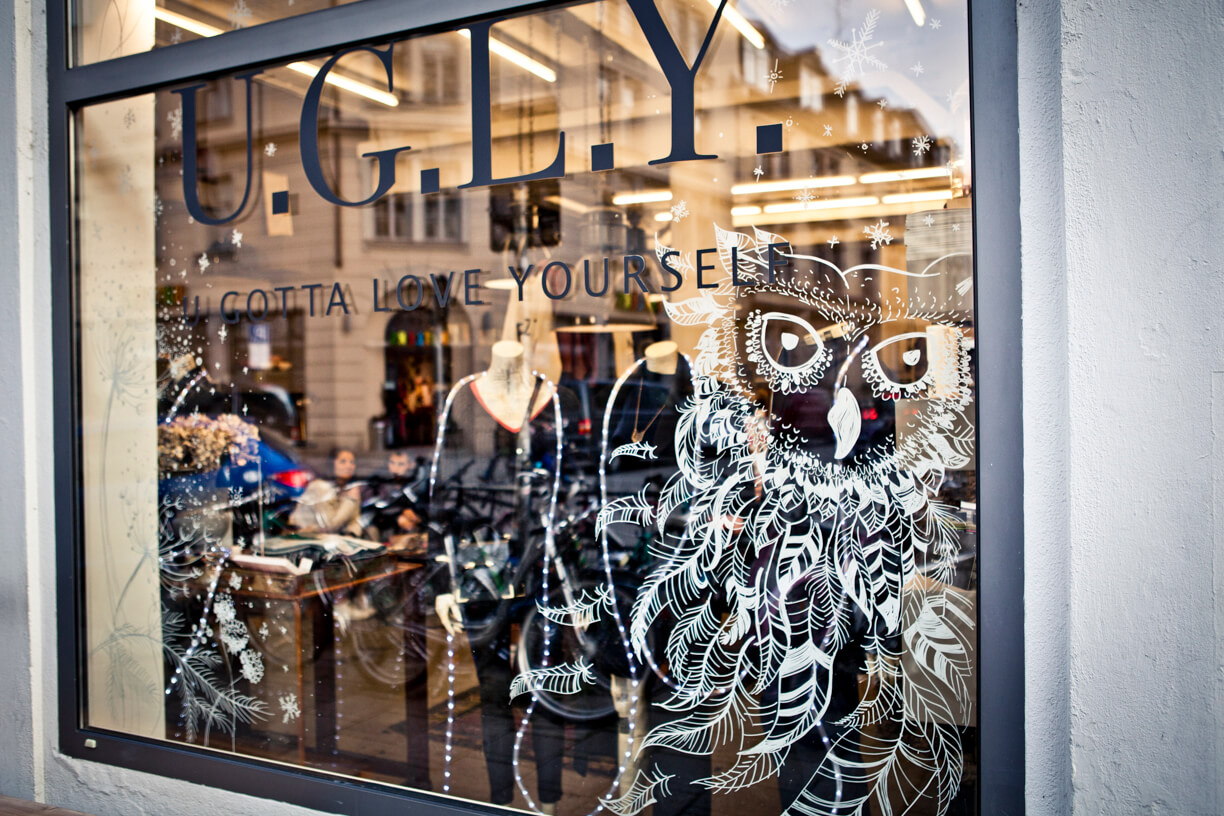 illustration window art katharina konte munich münchen germany deutschland künstleragentur artists agency lesartists by josef stockinger