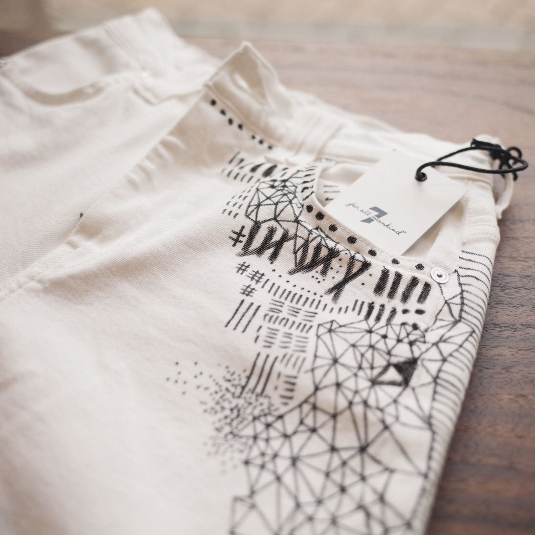 illustration window art katharina konte munich münchen germany deutschland künstleragentur artists agency lesartists by josef stockinger