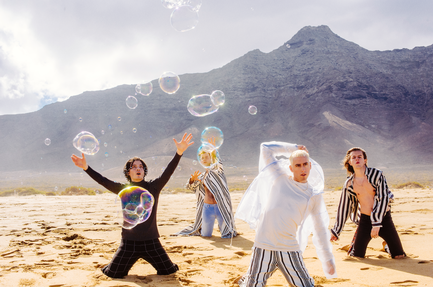 künstleragentur artist agency lesartists by josef stockinger stylist hair & make up artists prop stylist illustrator art director munich münchen germany tamara kraner elizaveta porodina musikexpress bilderbuch